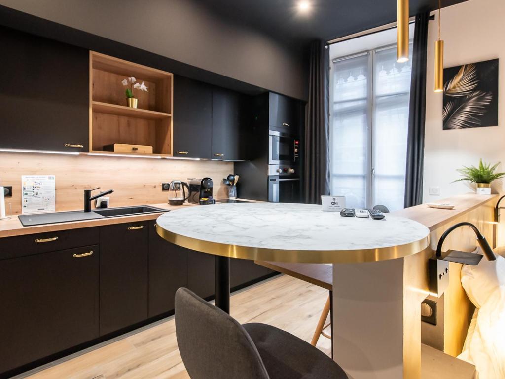 Appartement Chic Proche Bellecour Avec Parking Lyon Exterior photo
